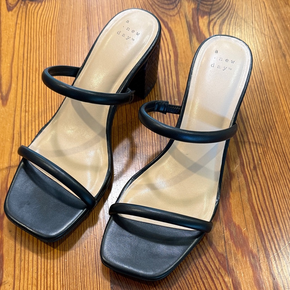 A New Day sandals with 2 1/2 in Hegel
